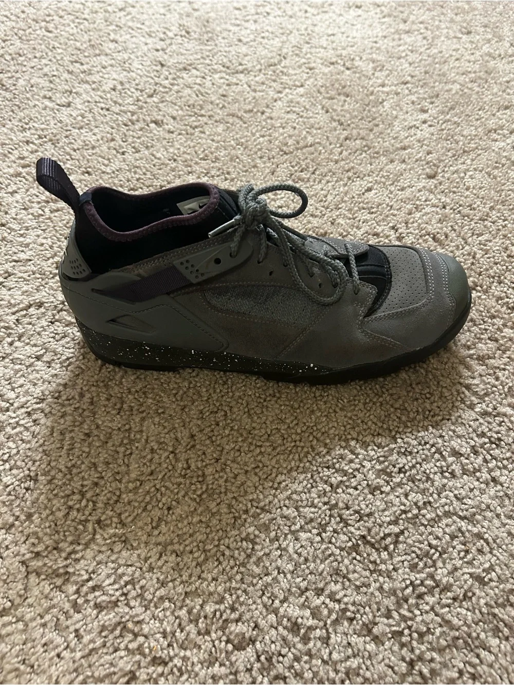 Nike Air Revaderchi Hiking Sneakers Flint Grey Men’s Size 10.5